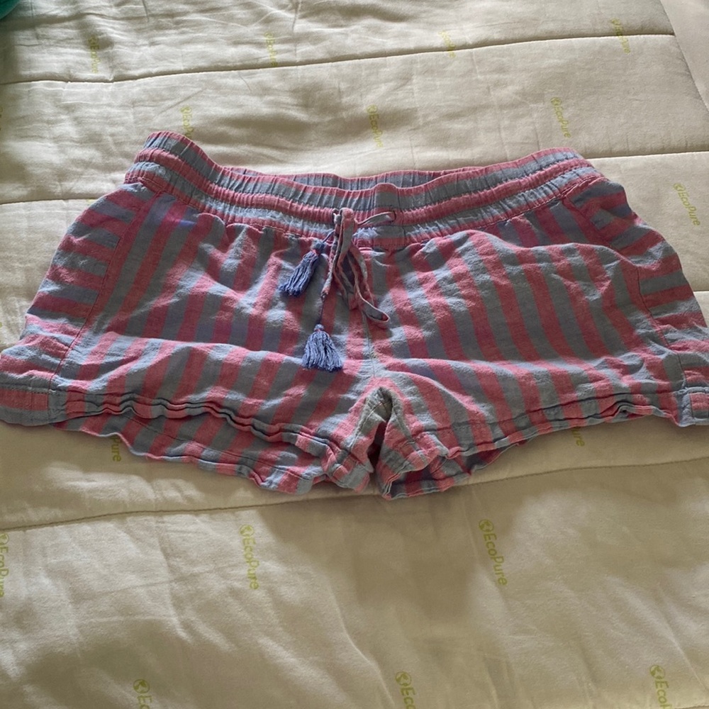 Vineyard vines striped shorts